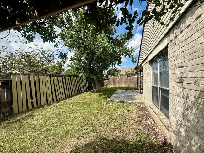 Building Photo - 13222 Pebblewalk Cir N