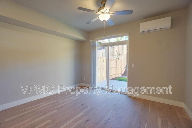 Building Photo - 2331 E Otter Lp