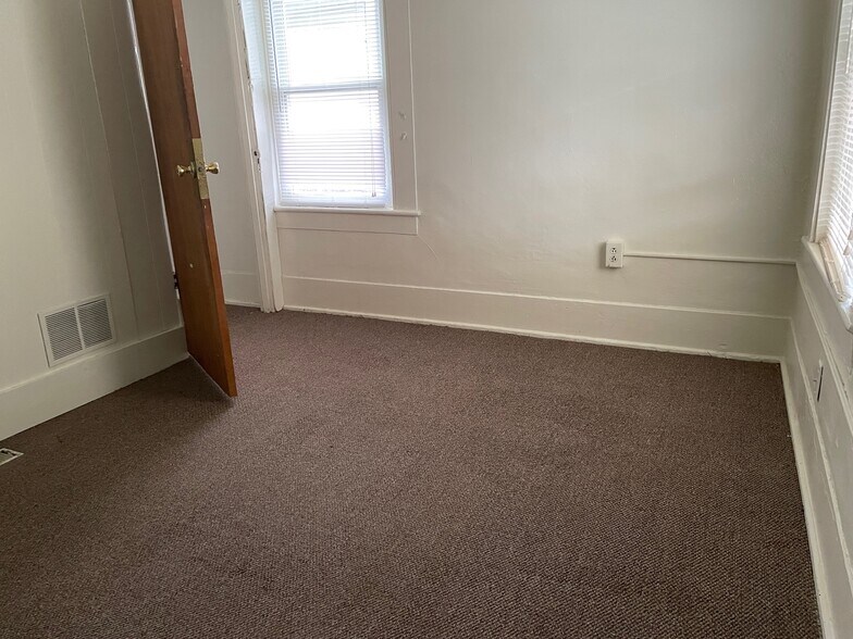 Bedroom 1 - 23 Franklin Ave