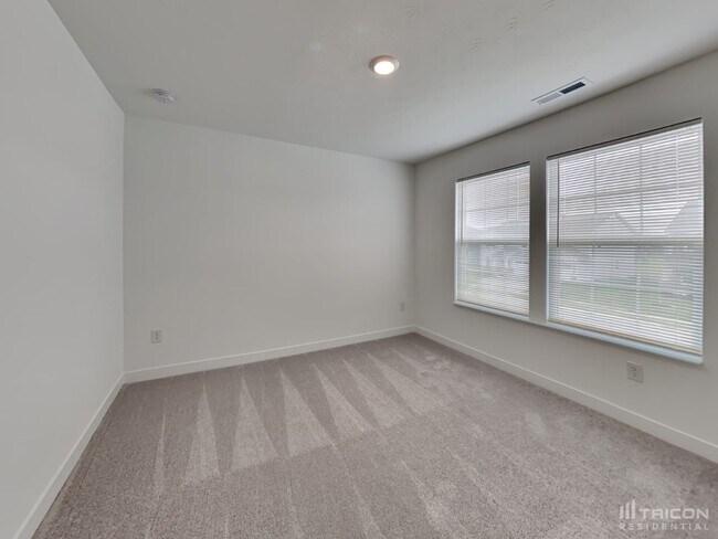 Building Photo - 4928 W Morenci Court New Palestine IN