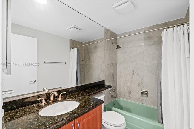 Building Photo - 1408 Brickell Bay Dr