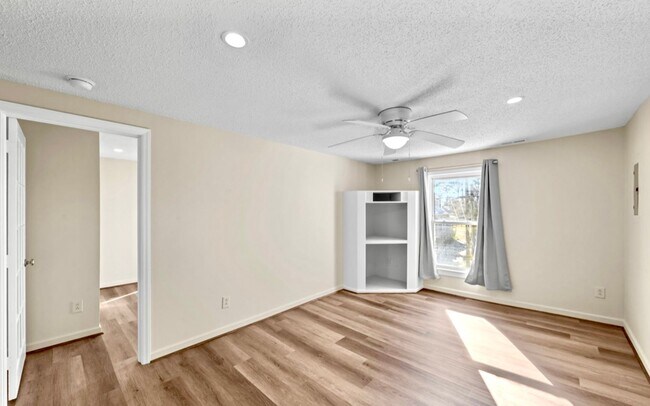 Building Photo - 802 N B St