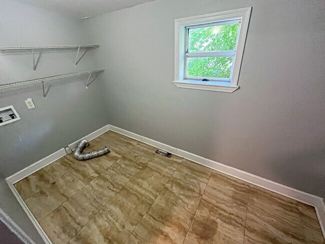 Building Photo - Charming bungalow 2 Bedrooms, 1 Bathroom in Winston Salem