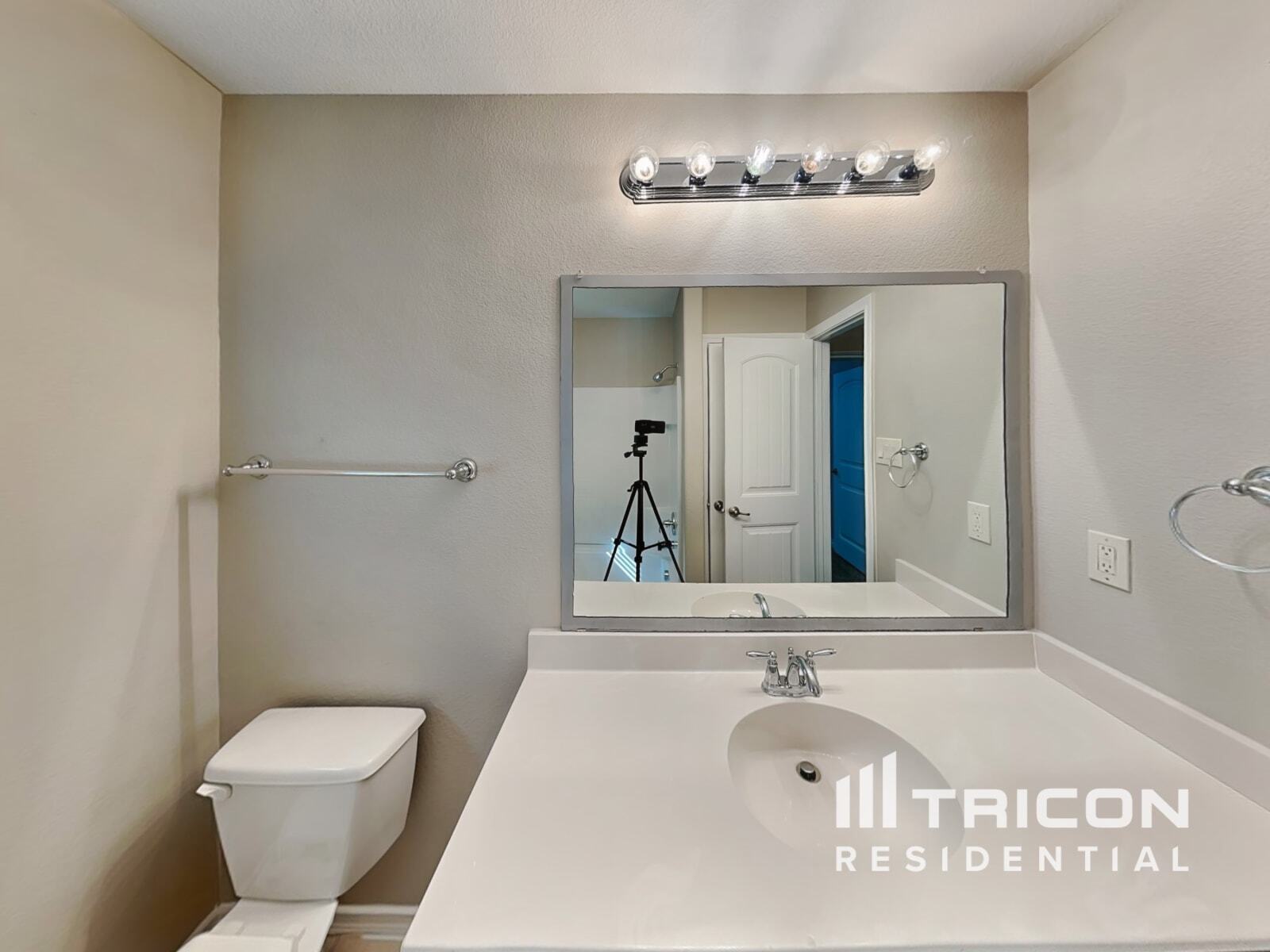 Building Photo - 718 River Run Dr