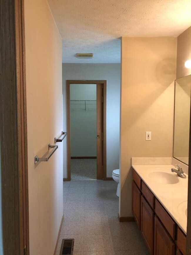 Primary Photo - 2747 Wyndham Ct