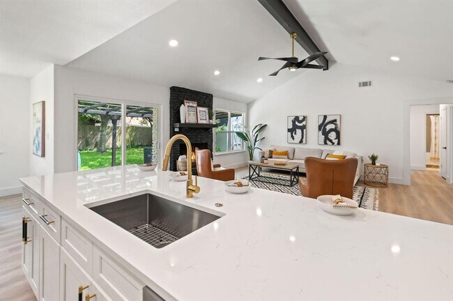 Building Photo - 10603 Cooper Hill Dr
