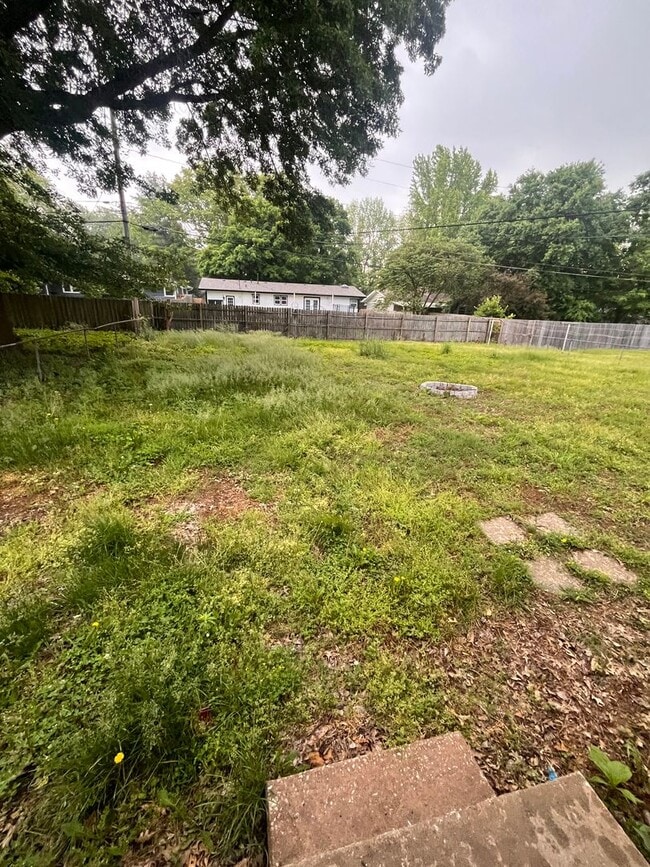 Building Photo - 3 bedroom 2 bathroom located near MSU
