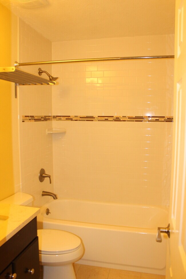 Building Photo - LUCERNE OAKS CONDO IN DOWNTOWN ORLANDO