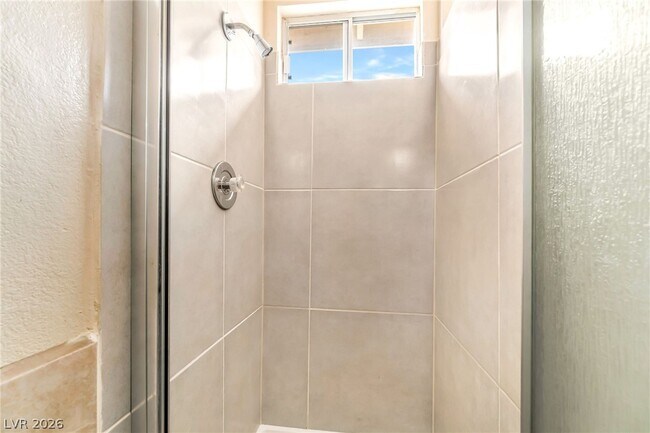 Building Photo - 120 McLaren St