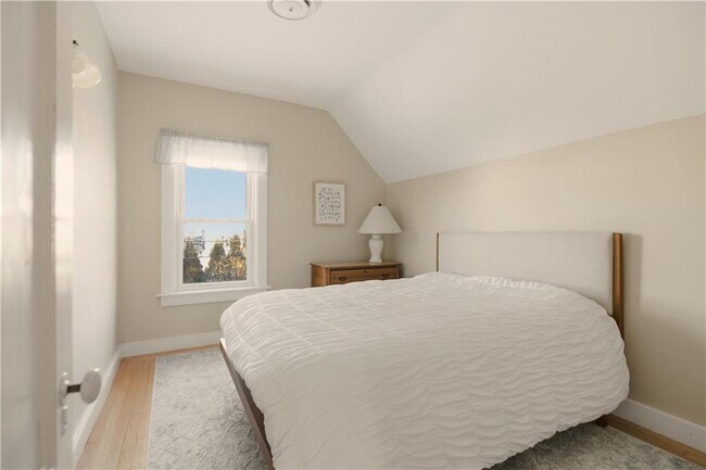 Building Photo - 8 Carey St