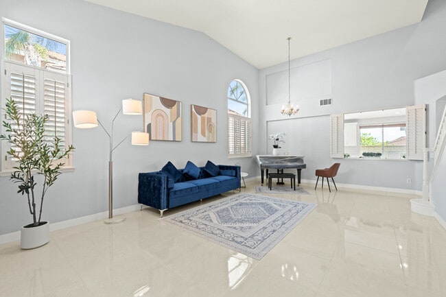 Building Photo - 10919 Mirador Dr