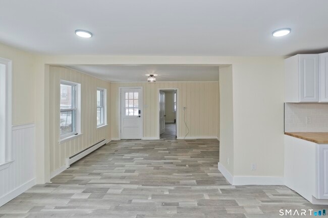 Building Photo - 47 Maple Ave