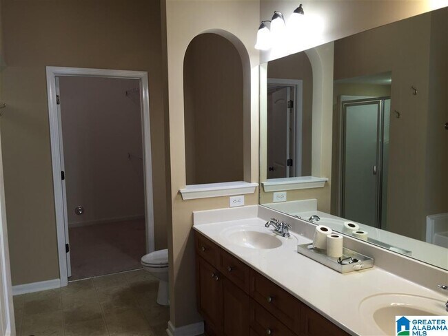 Building Photo - 1033 Ashwood Dr