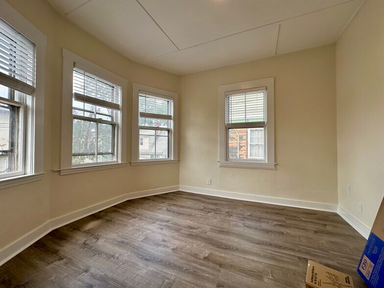 Building Photo - 18 Sawyer Ter