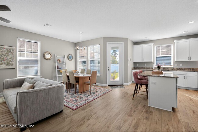 Building Photo - 244 Daydream Ave