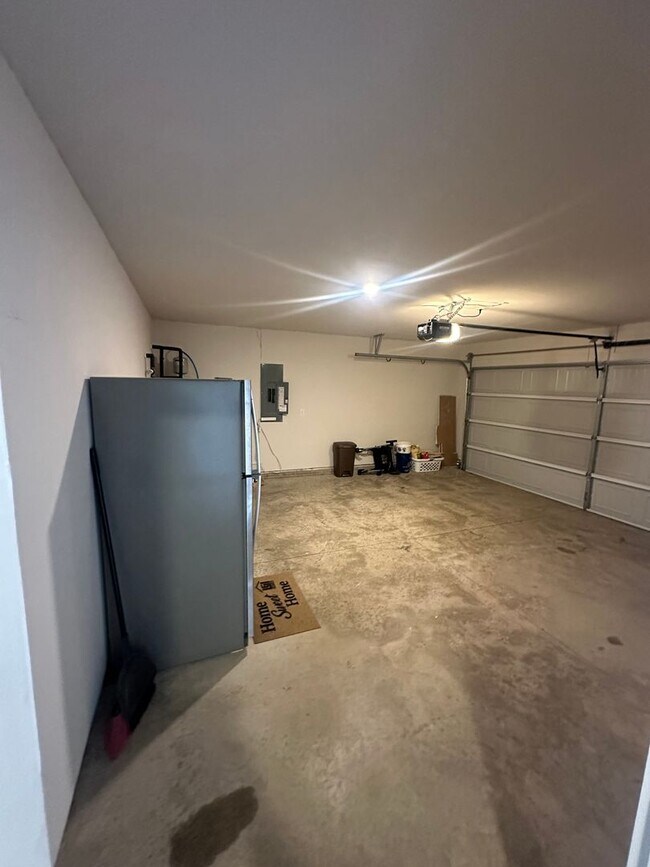 Building Photo - Wonderful Three Bedroom (Originally 4 Bedrooms That Has Been Converted to a HUGE Third Bedroom) T...