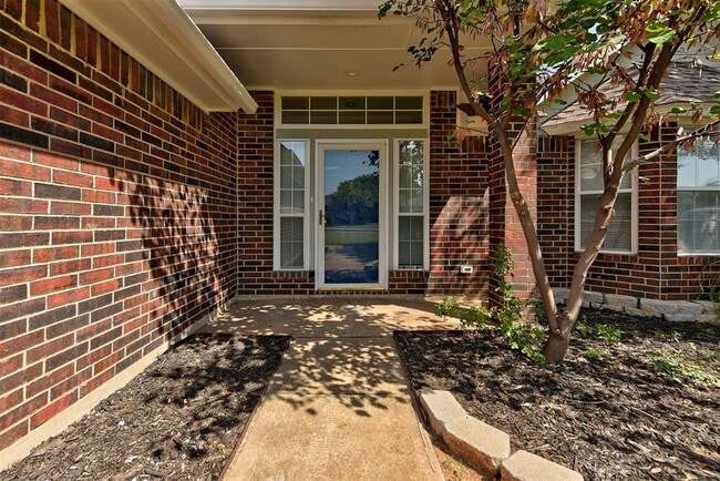Building Photo - 1805 Lois Lynn Ln