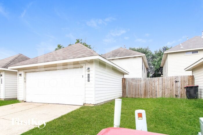 Building Photo - 6402 Mountain Pines Ln