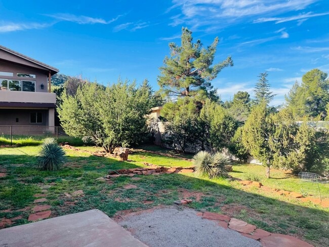 Building Photo - 185 Sierra Rd