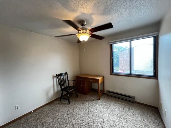 Building Photo - $1,025 | 2 Bedroom, 1 Bathroom Apartment |...