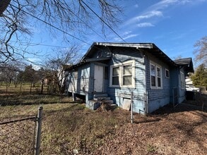 Building Photo - 2013 33rd Ave N