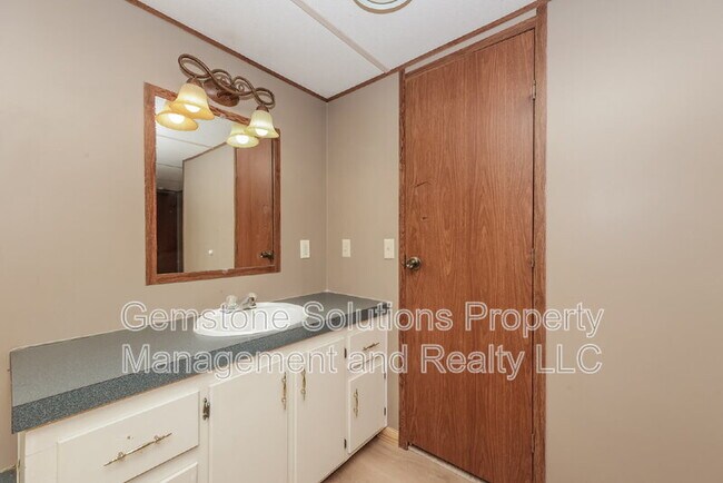 Building Photo - 5576 Hargrove Rd