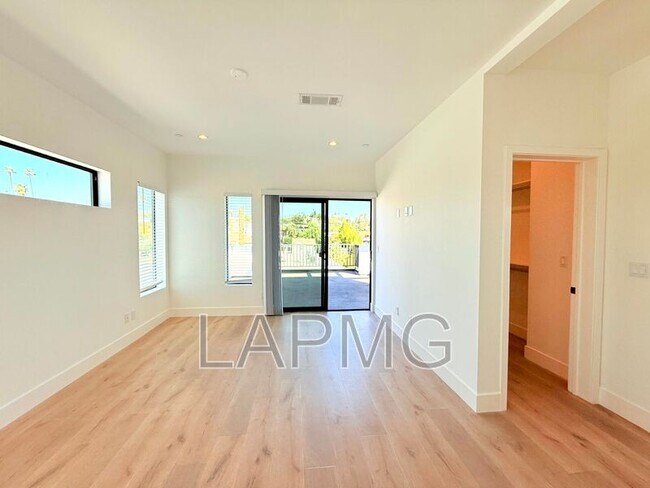 Building Photo - 3414 London St