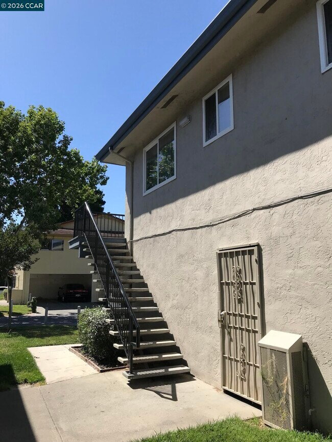 Building Photo - 2118 Peppertree Way