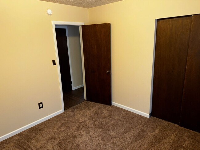 Building Photo - Clean 5 Bedroom Ranch in NW Fort Collins