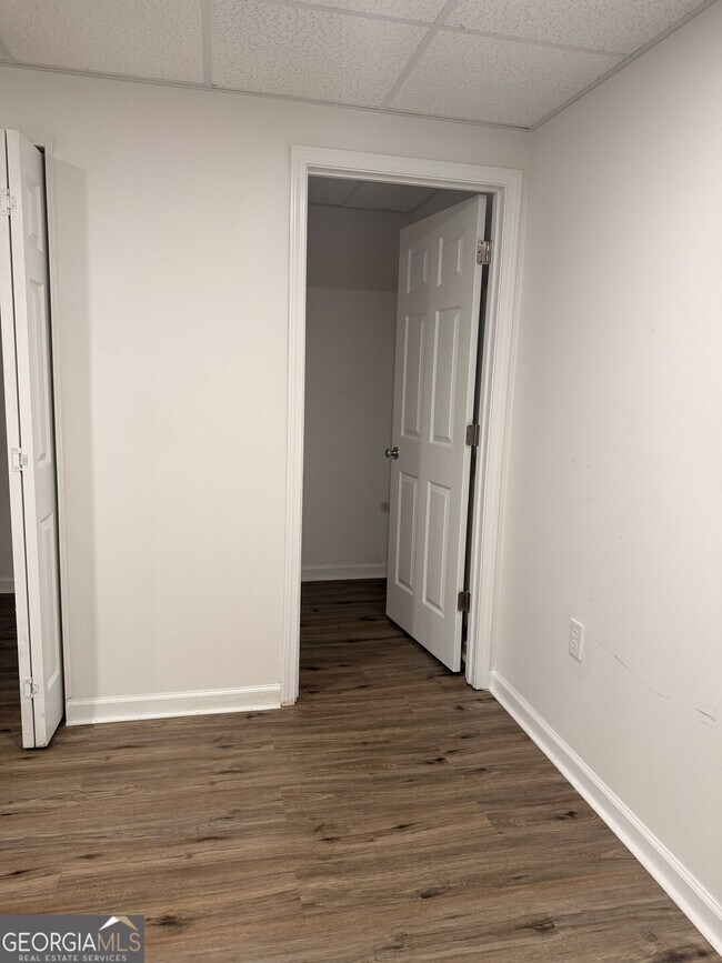 Building Photo - 640 Valerie Cir