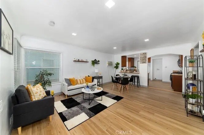 Building Photo - 218 E Hullett St