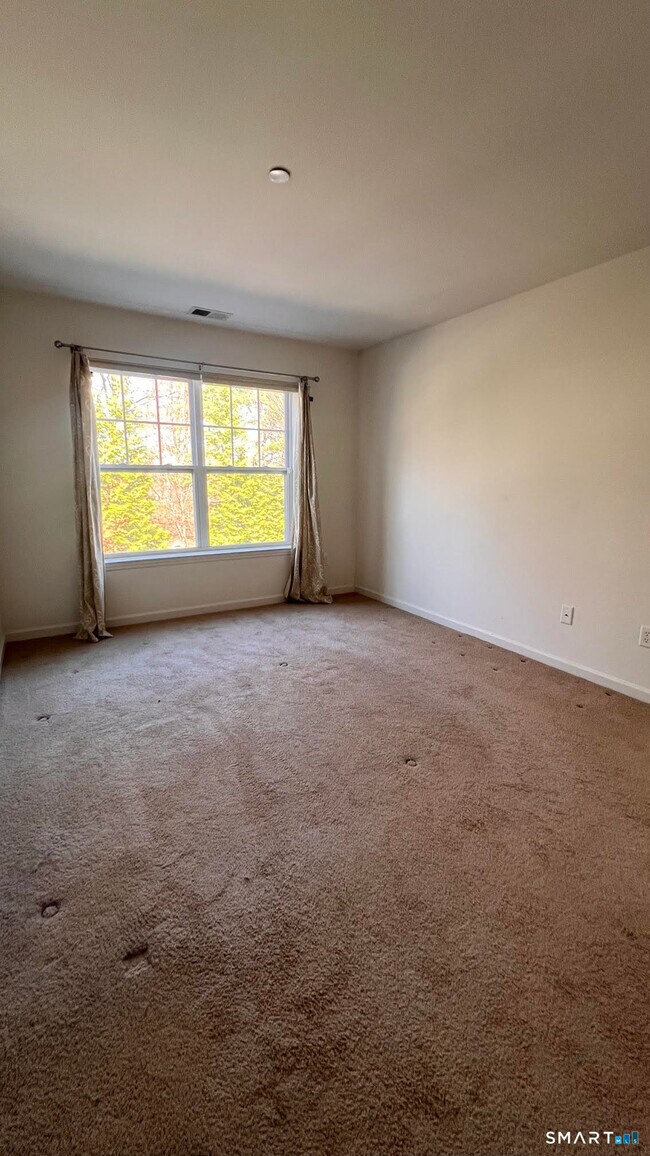 Building Photo - 26 School House Dr