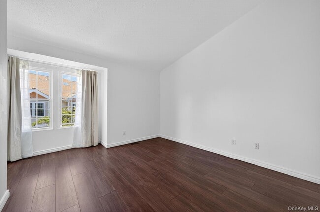 Building Photo - 1220 Whispering Hills Dr