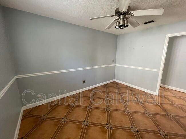 Building Photo - 12813 Starling Dr
