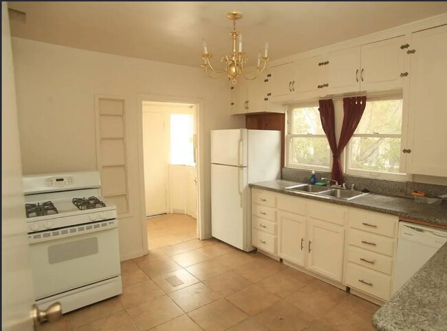 Building Photo - 1238 N Gardner St