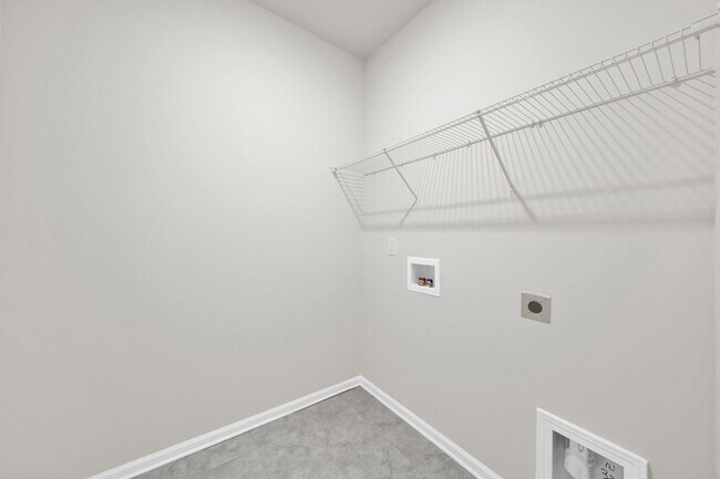 Building Photo - Beautiful End Unit Townhome In Mint Hill