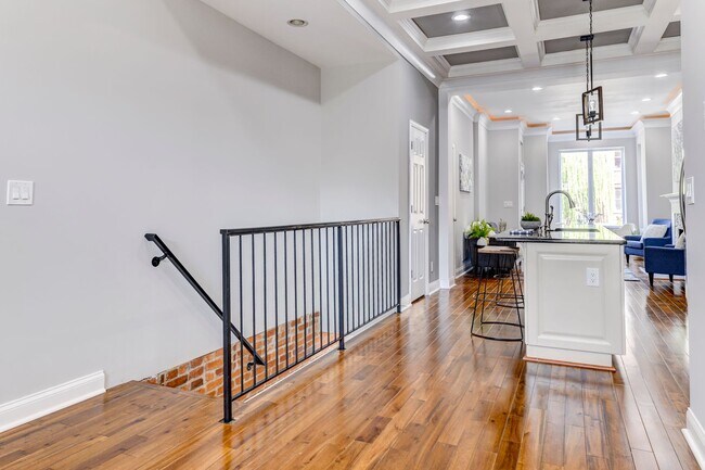 Building Photo - 3 Bed 2.5 Bath - Bloomingdale Condo - 1 Assigned Parking Space