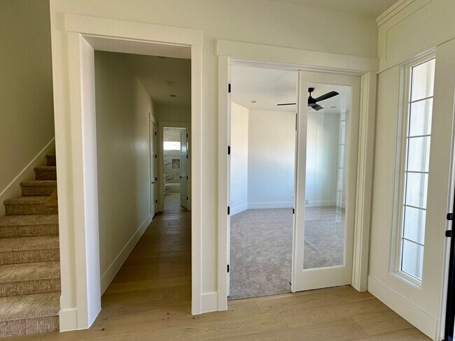Building Photo - Stunning 5 Bedroom Home with Premium Upgrades Throughout