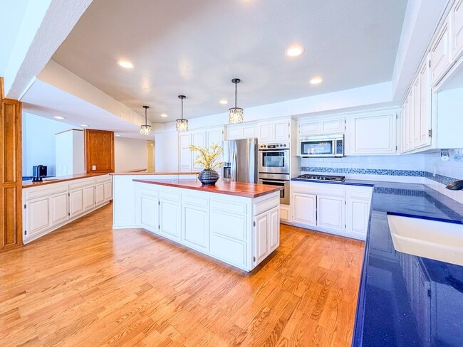 Building Photo - 2511 Monaco Dr