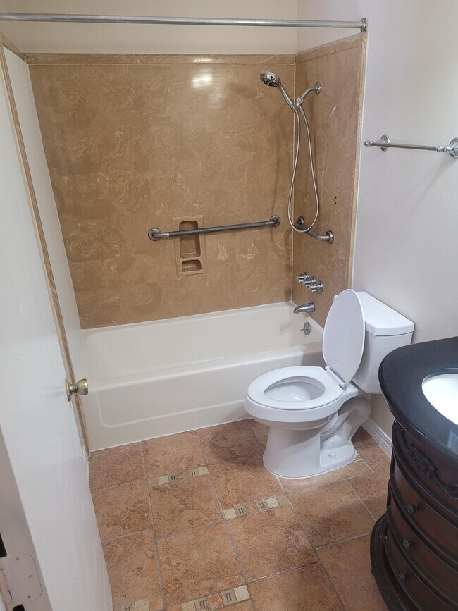 Building Photo - 4808 Fordham Dr