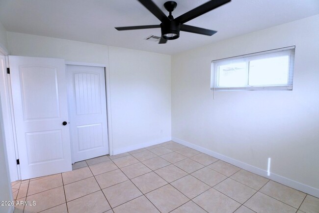 Building Photo - 2114 W San Juan Ave