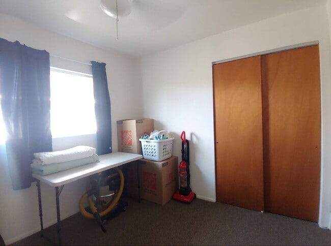 Building Photo - Kekaha 3 bed 1.5 bath single-family home