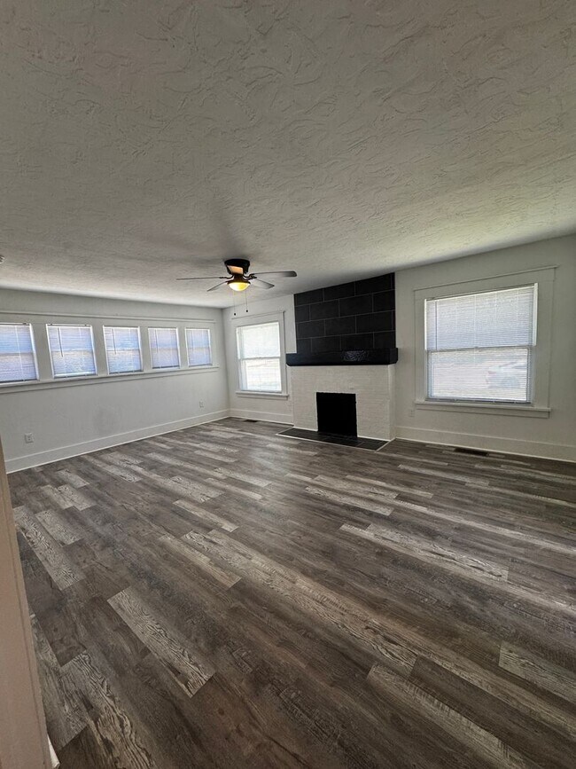 Building Photo - Adorable home located near Amarillo College 3/1/1
