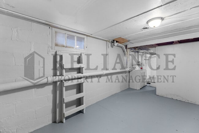 Building Photo - 118 S Sedgwick St