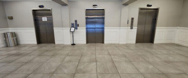 Building Photo - Newly Renovated Condo Located In Highly Desirable Area Of Forest Acres!