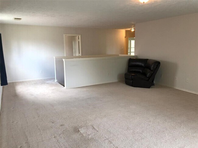 Building Photo - 5718 Silas Creek Ct