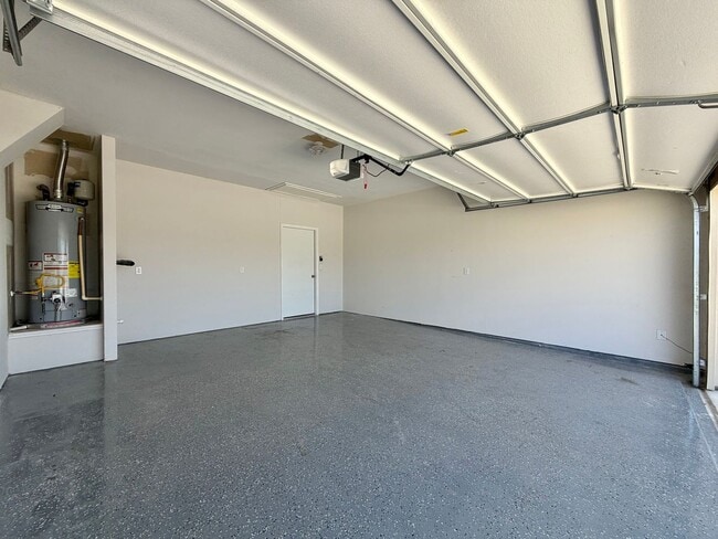 Building Photo - 904 Vogel Dr
