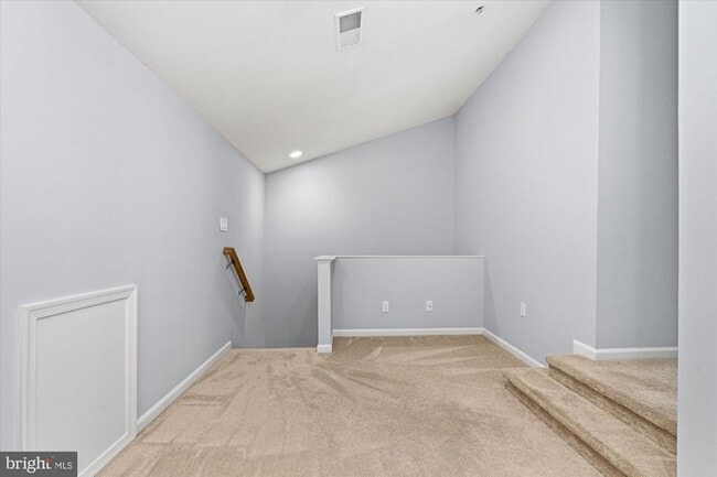 Building Photo - 121 Martin Ln