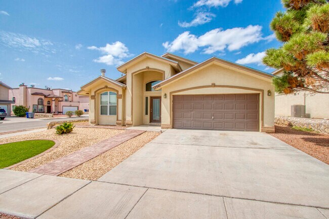 Building Photo - 12561 Paseo Alegre Dr