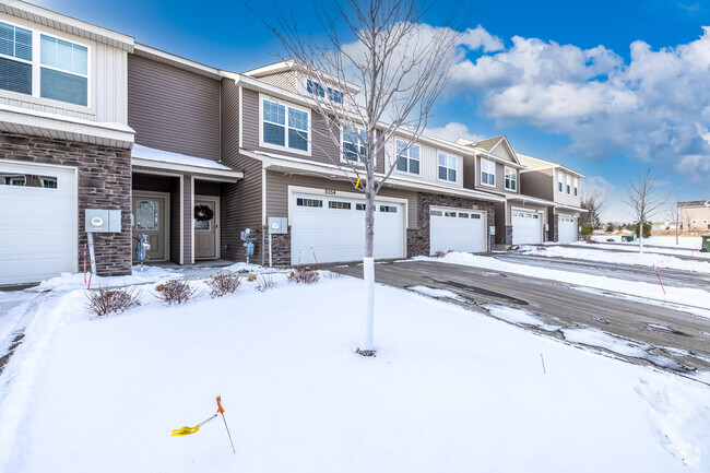 Building Photo - 5054 Stable View Dr
